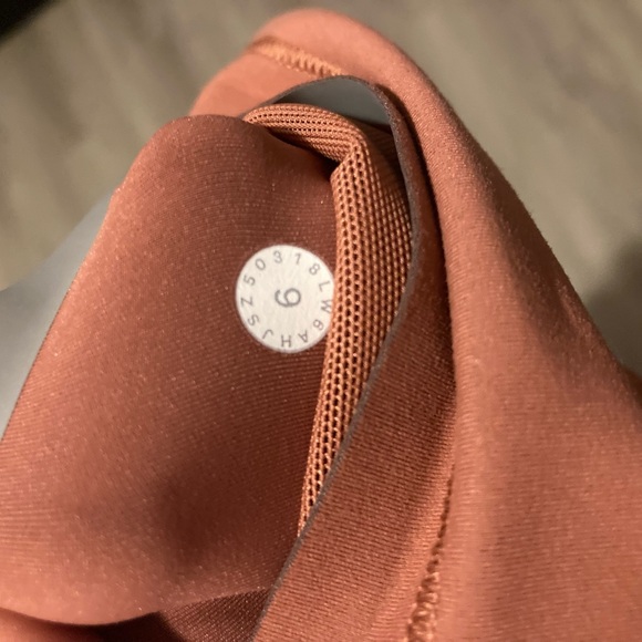 Like new Lululemon Everlux 19” crop red bronzer mauve - Picture 5 of 11